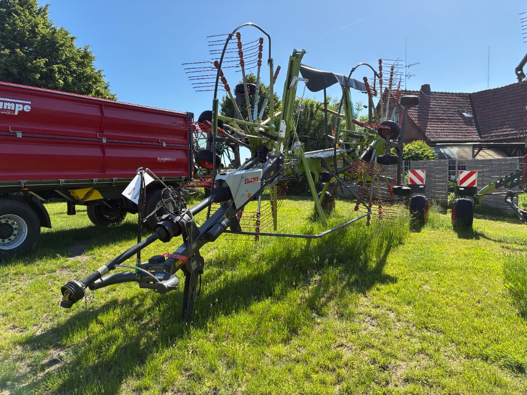 CLAAS Liner 1800 Twin - Tecnología de pastoreo + tecnología de cosecha de forraje - Rastrillo