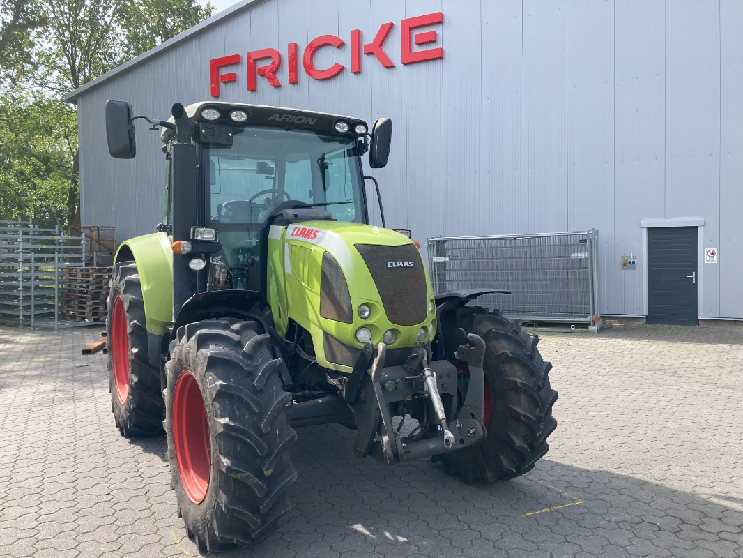CLAAS Arion 520 - Traktor