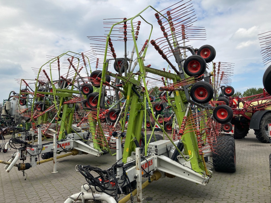 CLAAS Liner 3600 - Tecnología de pastoreo + tecnología de cosecha de forraje - Rastrillo