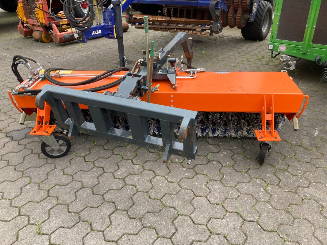 Tuchel Plus 590 - 230 - Garten-/Kommunaltechnik - Kehrmaschine