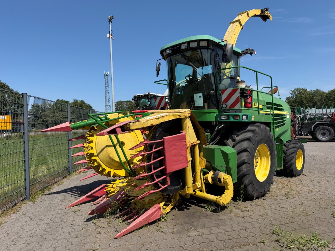 John Deere 7300 - Forage Harvester