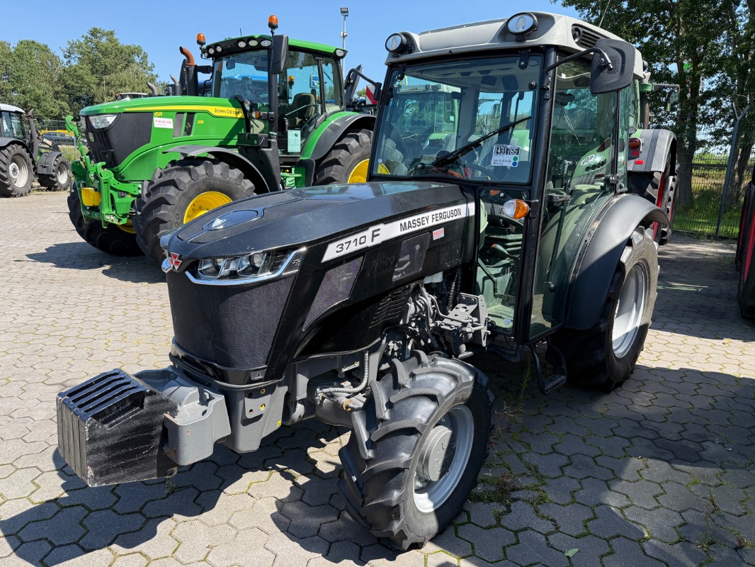 Massey Ferguson 3710 F - Traktor
