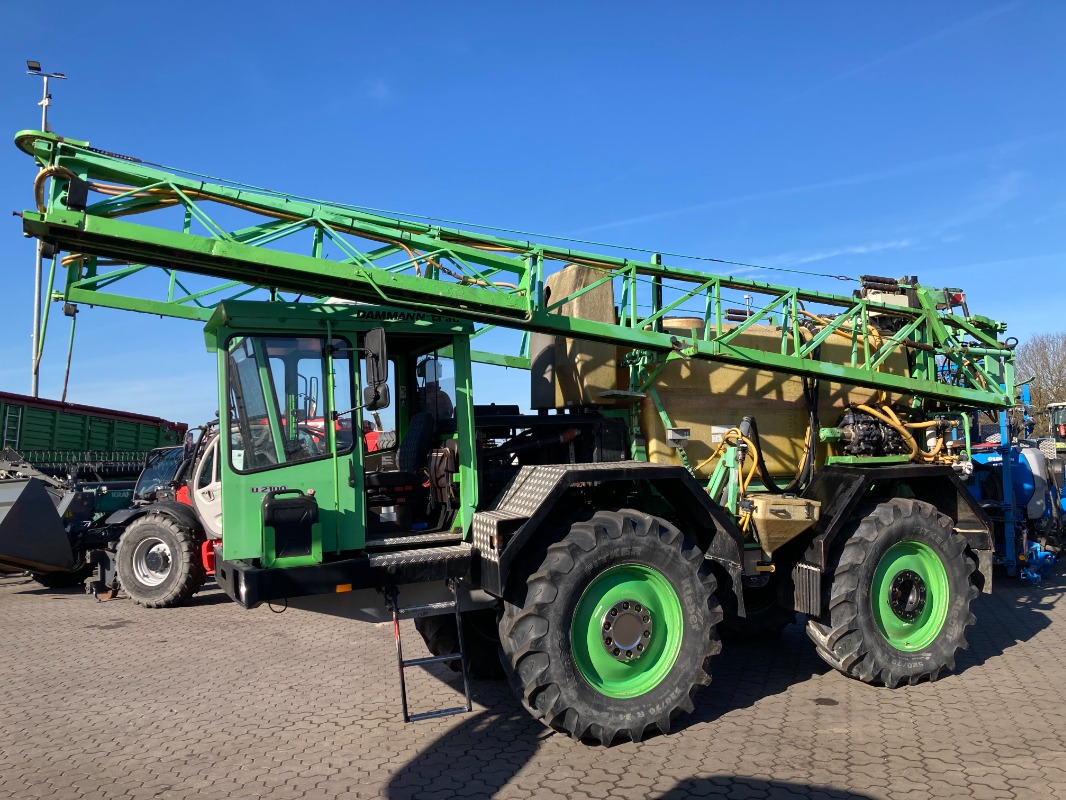Dammann U2100 - Dammann Trac - Fertilization + Plant Protection Technology + Care - Self-propelled sprayer