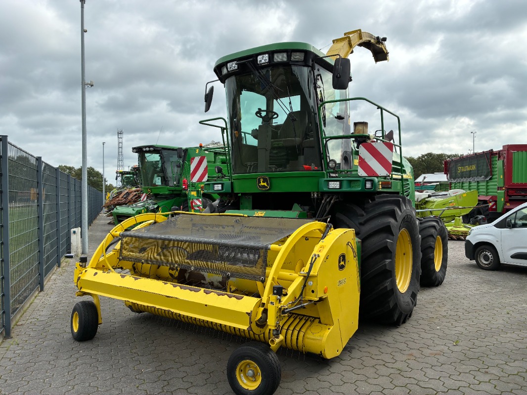 John Deere 7400 mit Kemper PU 630C Bj.12 - Forage Harvester