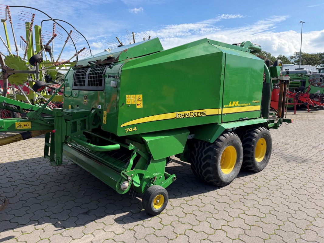 John Deere 744 Premium - Presse - Press-/Wickelkombination