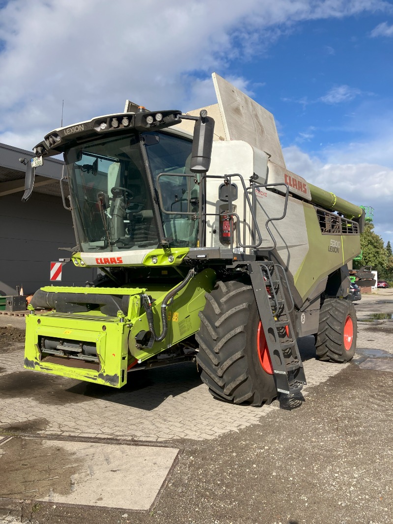 CLAAS Lexion 5300 - Combine harvester