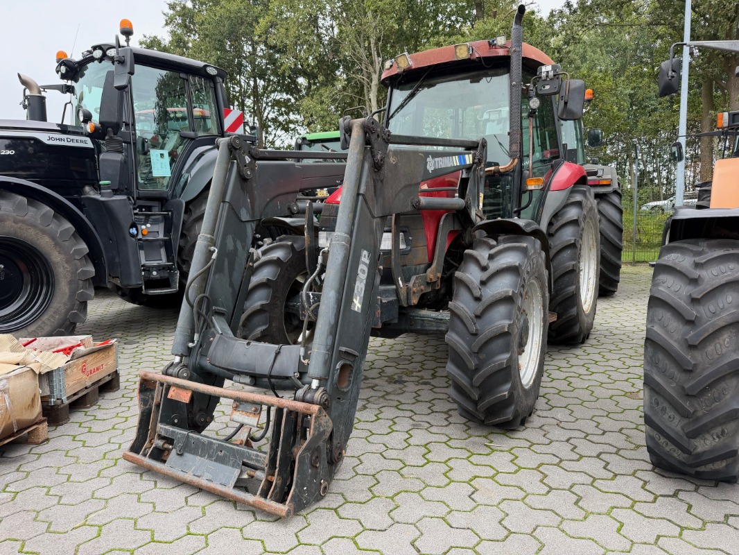 Case IH JX 80 - Traktor