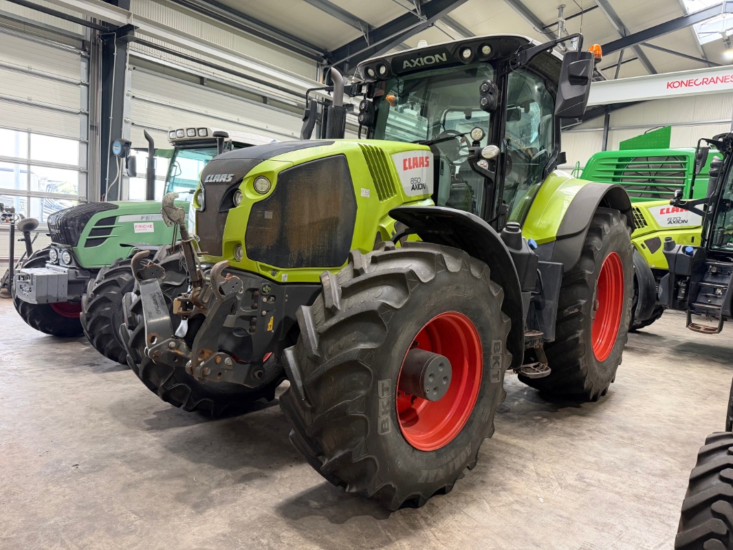 CLAAS Axion 850 CMATIC CEBIS Touch - Traktor