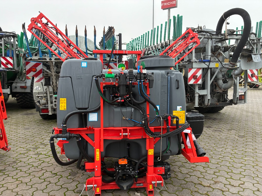 Maschio Teko 1000 - Düngung + Pflanzenschutztechnik + Pflege - Anbauspritze